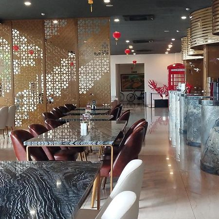 Grand Kolopaking Hotel Kebumen Kültér fotó
