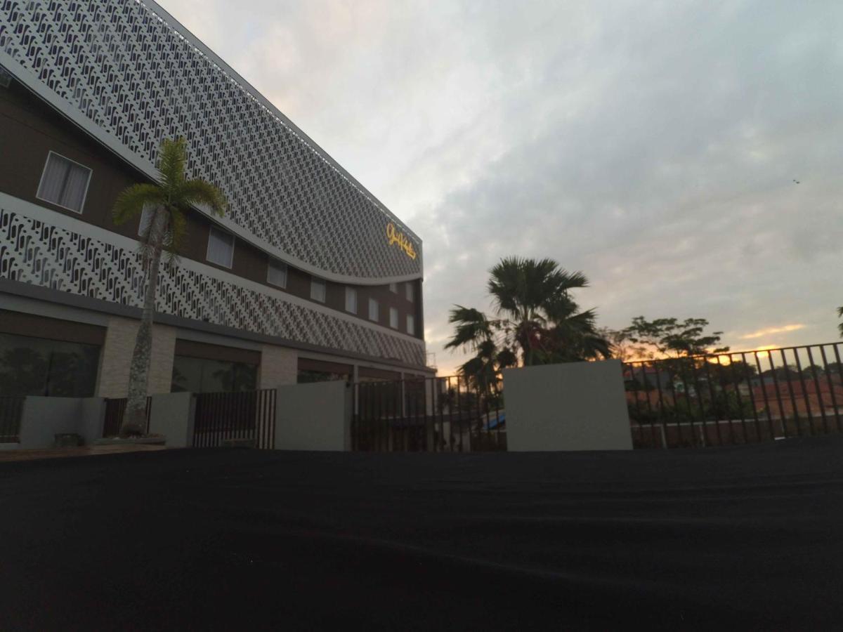 Grand Kolopaking Hotel Kebumen Kültér fotó