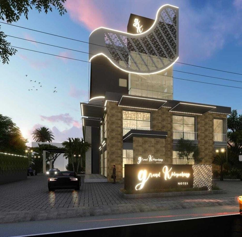 Grand Kolopaking Hotel Kebumen Kültér fotó