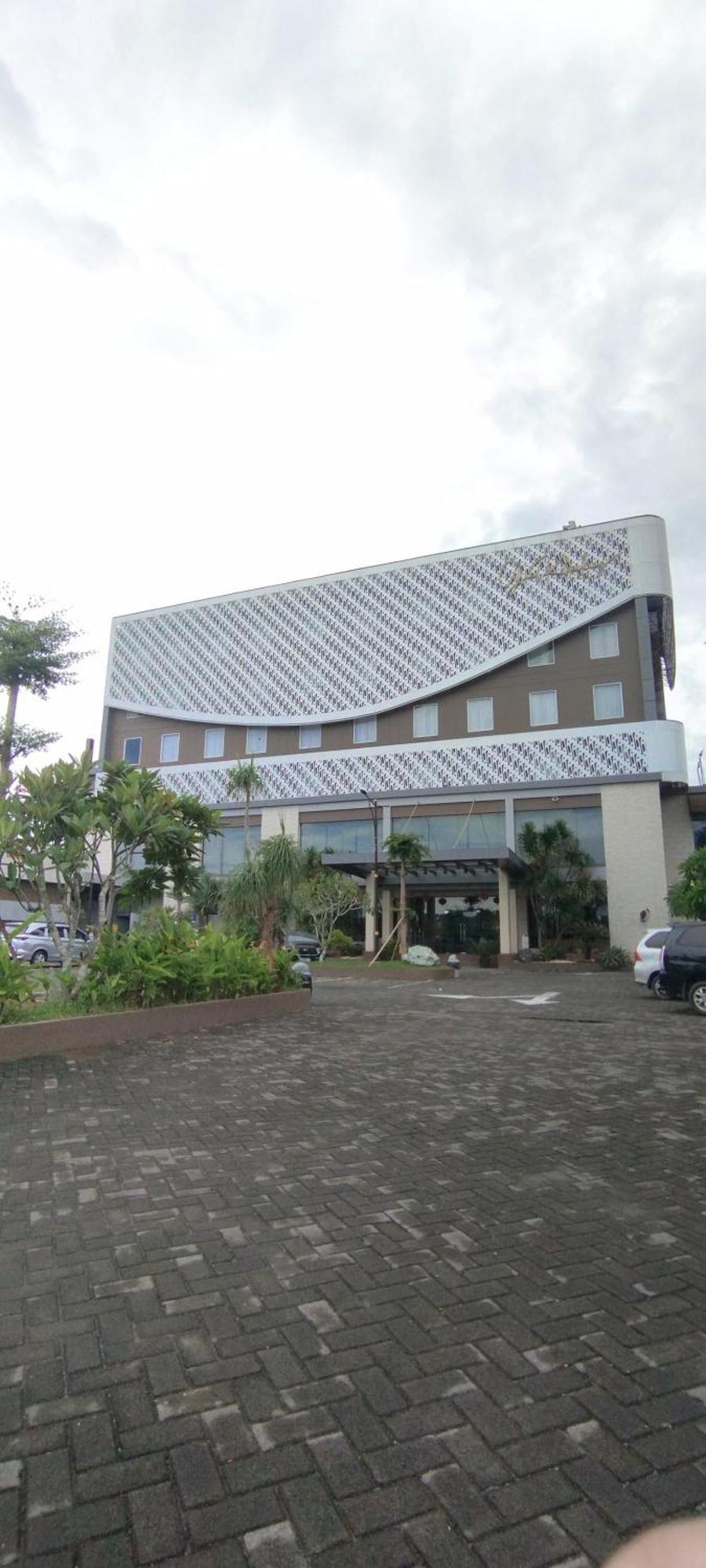 Grand Kolopaking Hotel Kebumen Kültér fotó