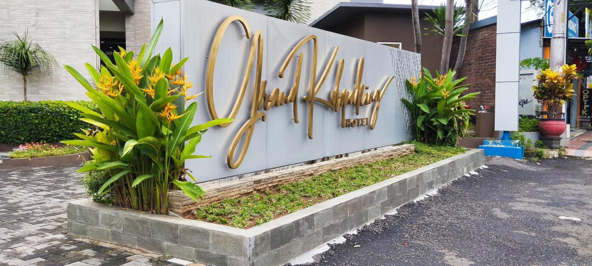 Grand Kolopaking Hotel Kebumen Kültér fotó